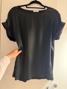 Beyove Black Satin Short-Sleeve Crewneck Blouse